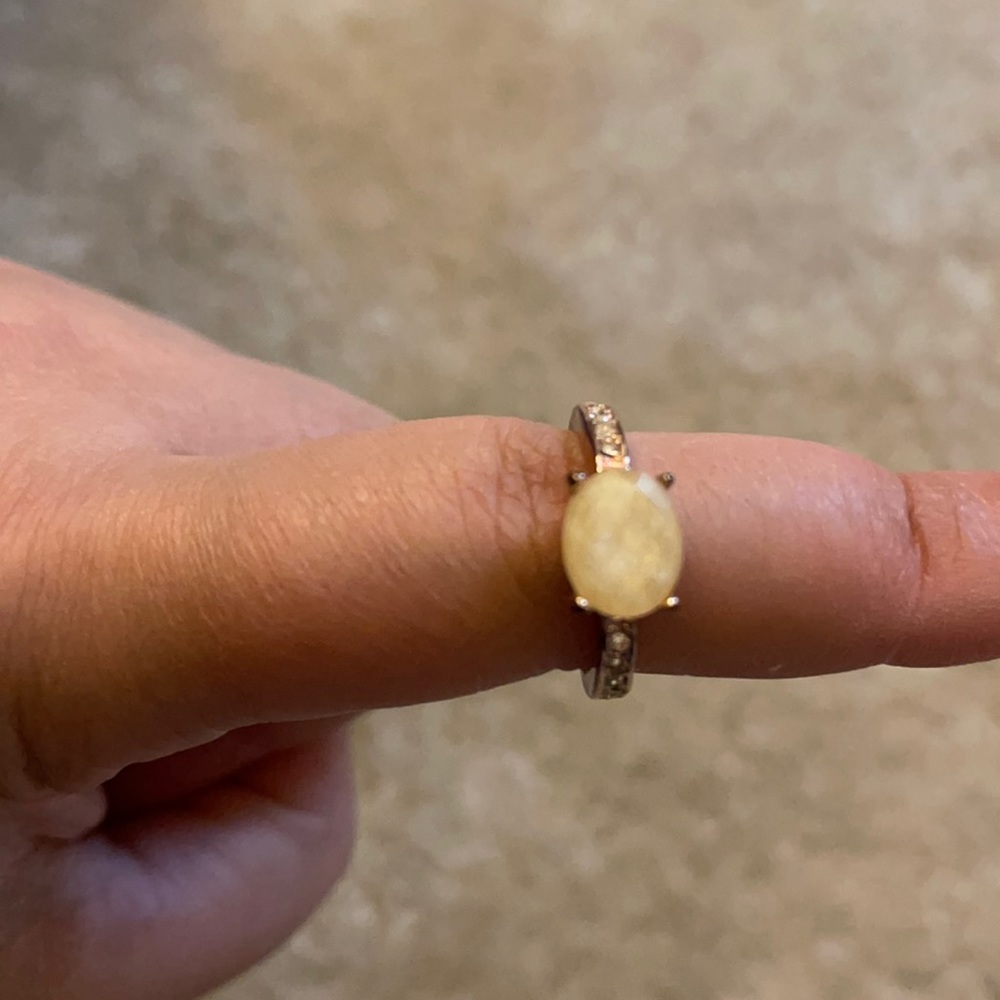 Charlotte Russe Ring Size 8 Color Gold Cream